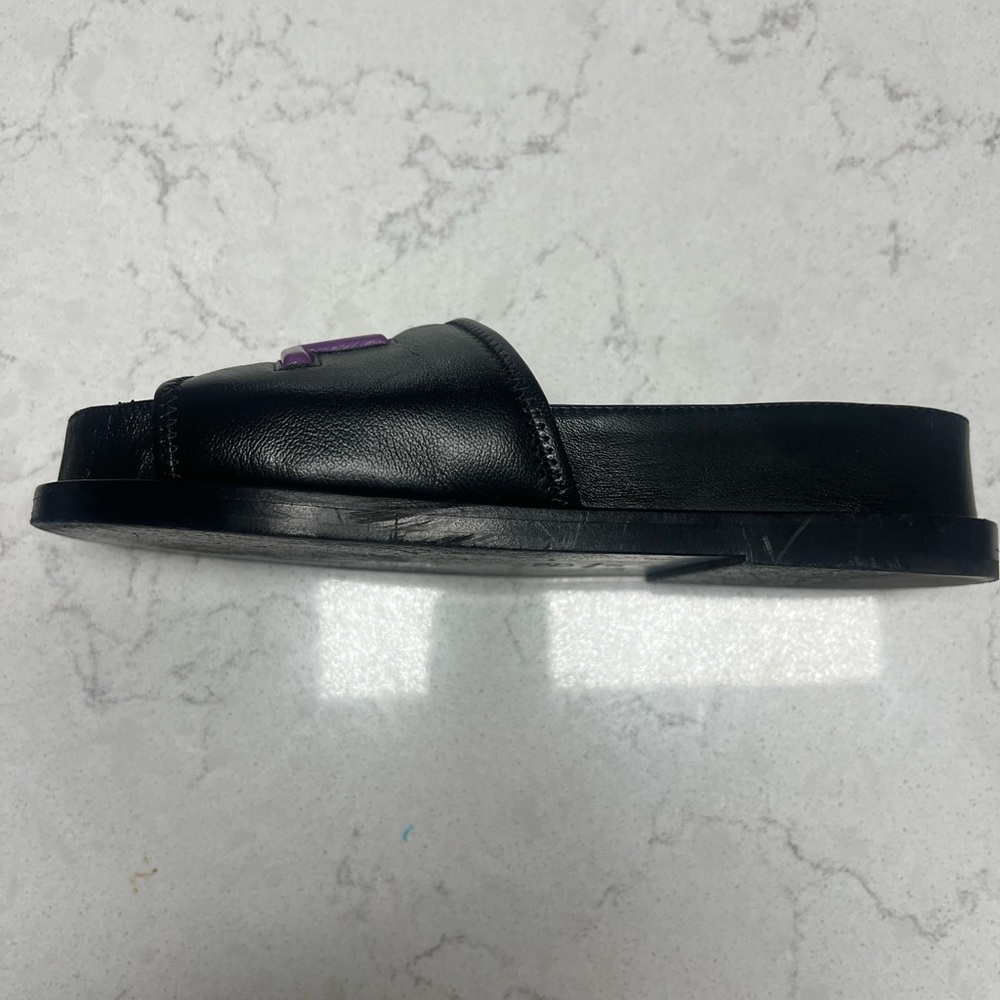 CHANEL lambskin slides - Picture 4 of 5